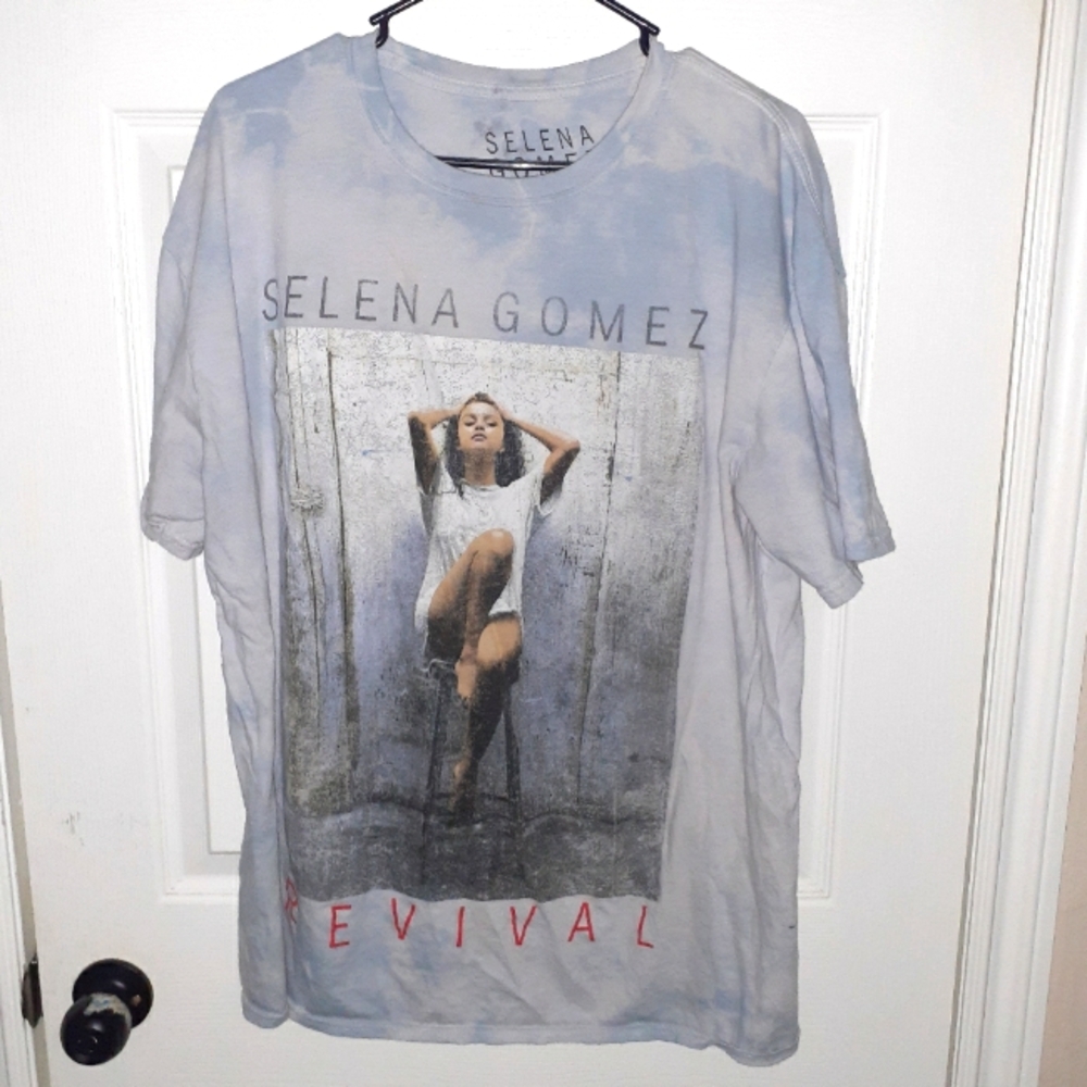 Selena Gomez XL t-shirt.